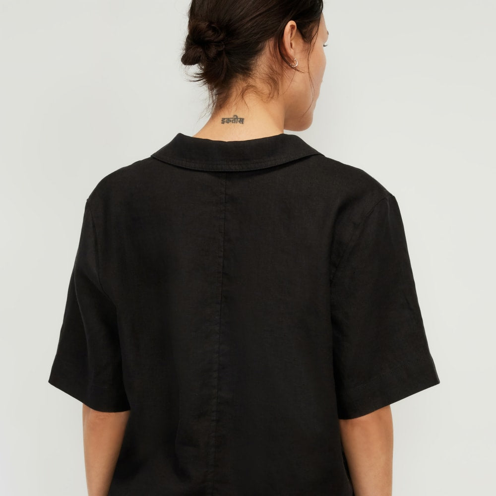 The Linen Workwear Shirt in Black — detail view