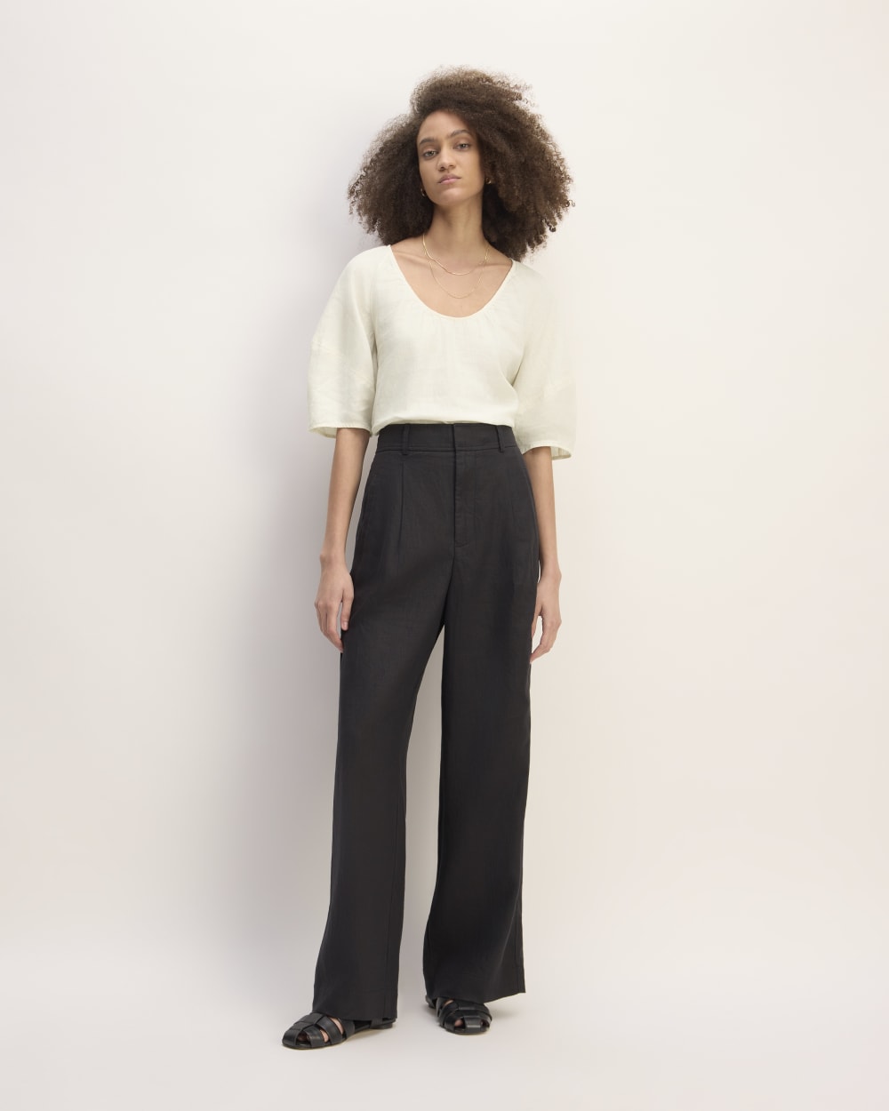 The Scoop Top in Linen in Bone — detail view