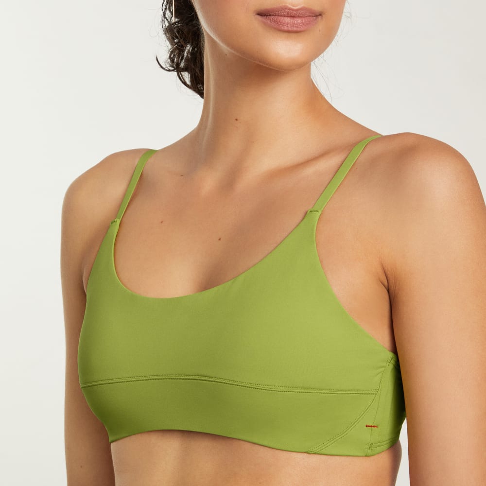 The Scoop-Neck Bikini Top in Pepper — detail view