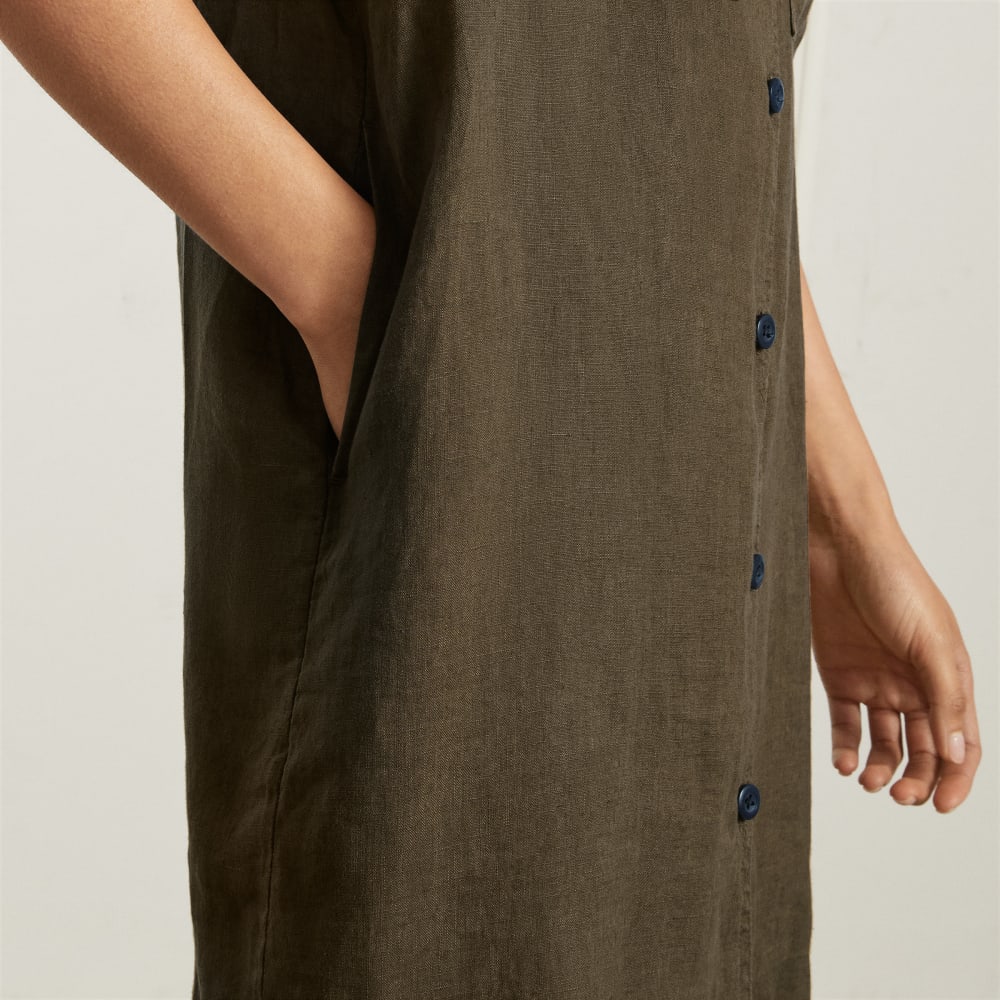 The Linen Workwear Dress in Beech — detail view