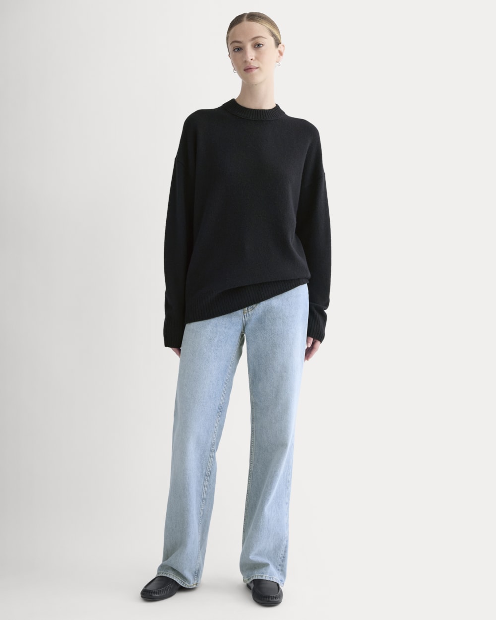 Cashmere Boyfriend Sweater in Black — detail view