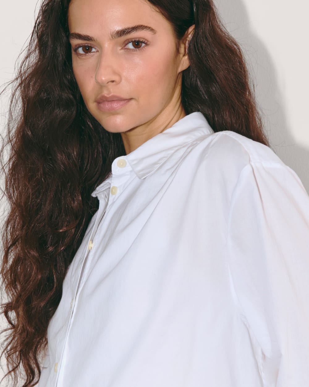 The Gathered Shirt in Silky Cotton in White — detail view