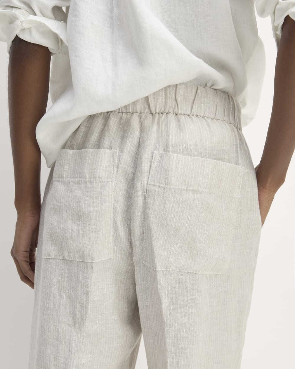 The Linen Easy Pant in Stone / White — detail view