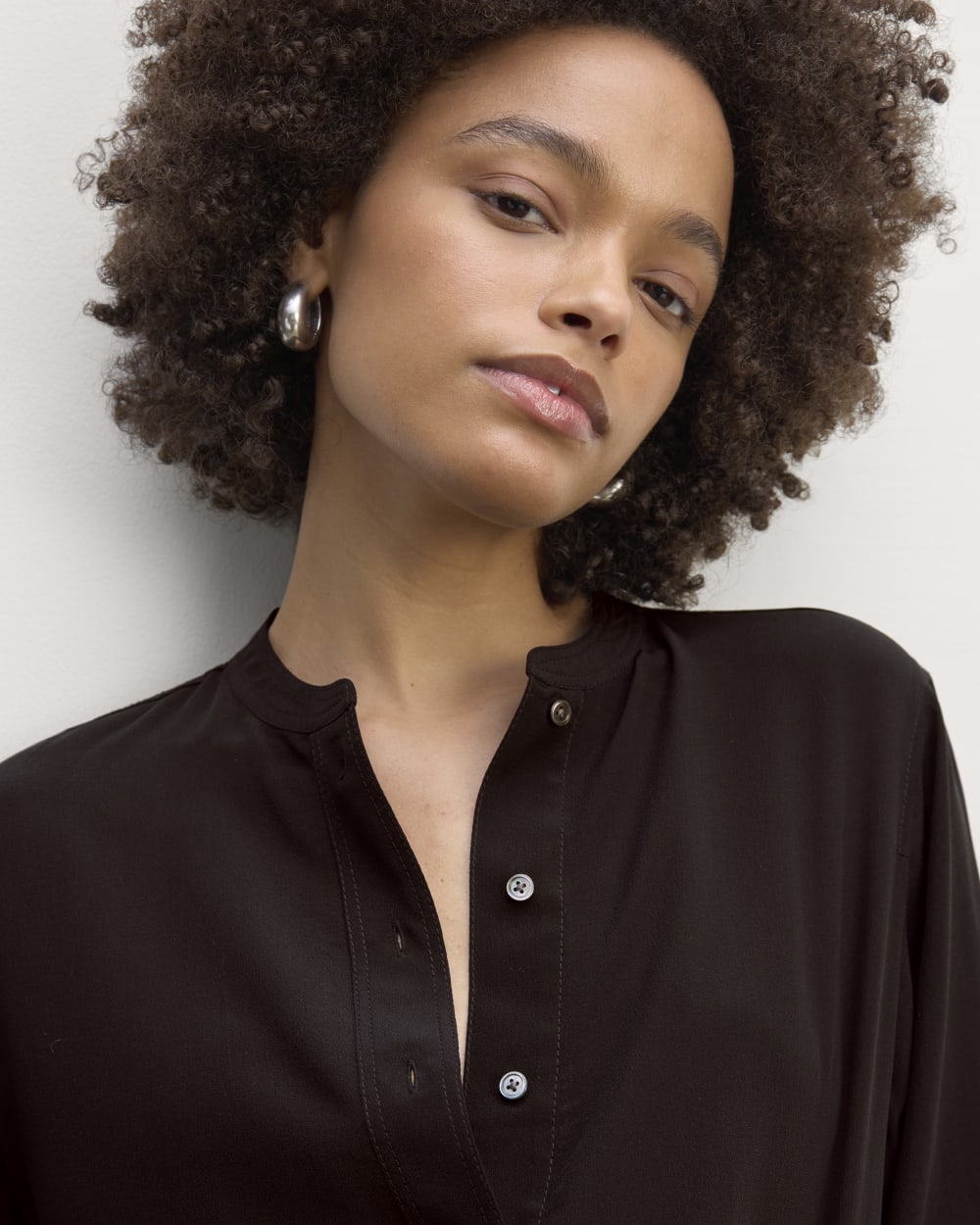 The Henley Shirt in Washable Silk in Black — detail view