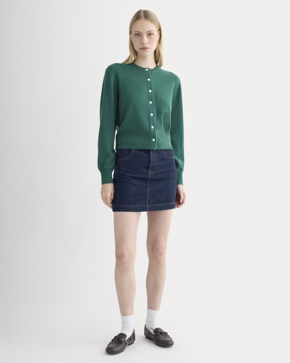 Cashmere Cropped Cardigan in Hunter Green — detail view