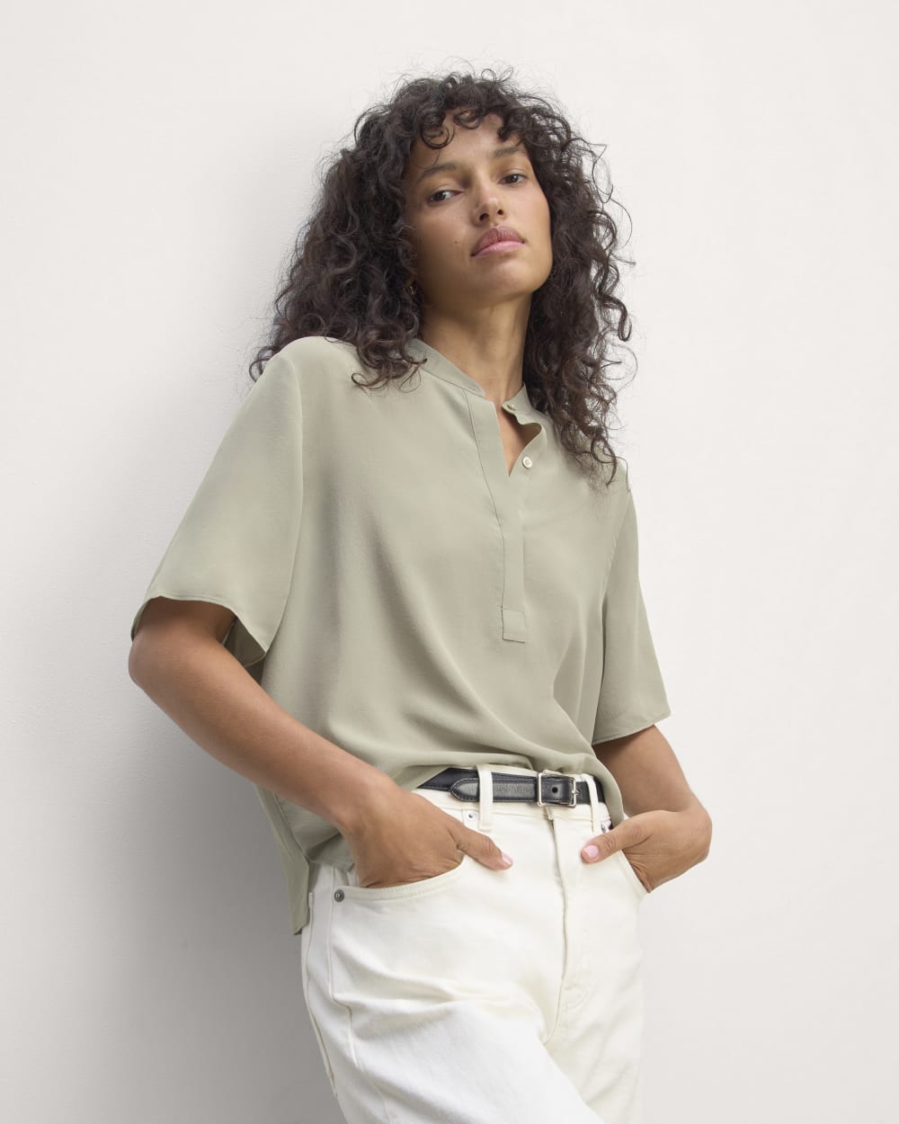 The Popover Top in Washable Silk in Seagrass — front view