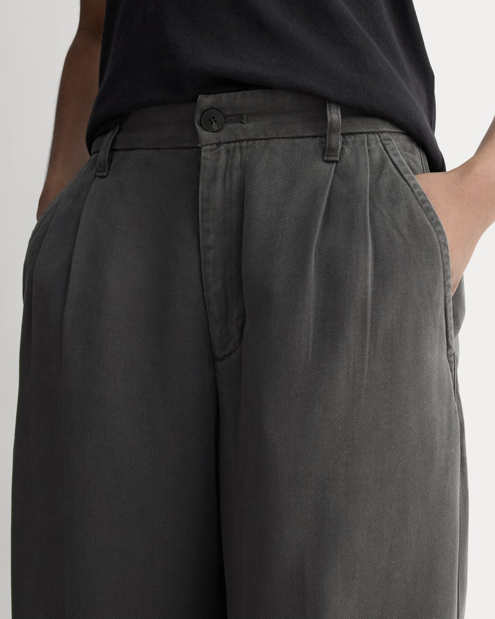 The Trouser in Buttersoft in Graphite — detail view