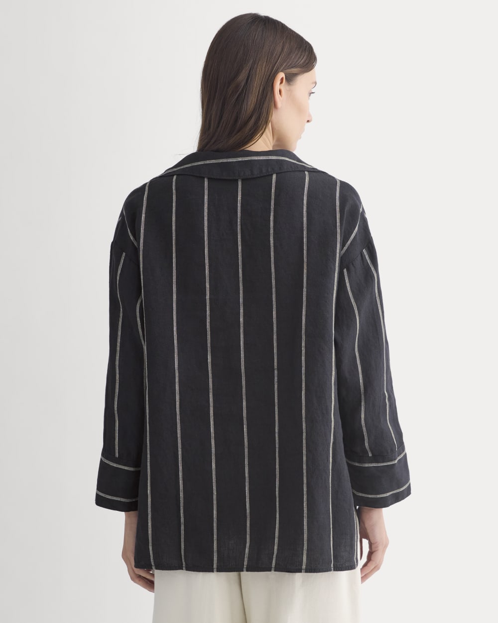 Popover Shirt in Linen in Black — detail view