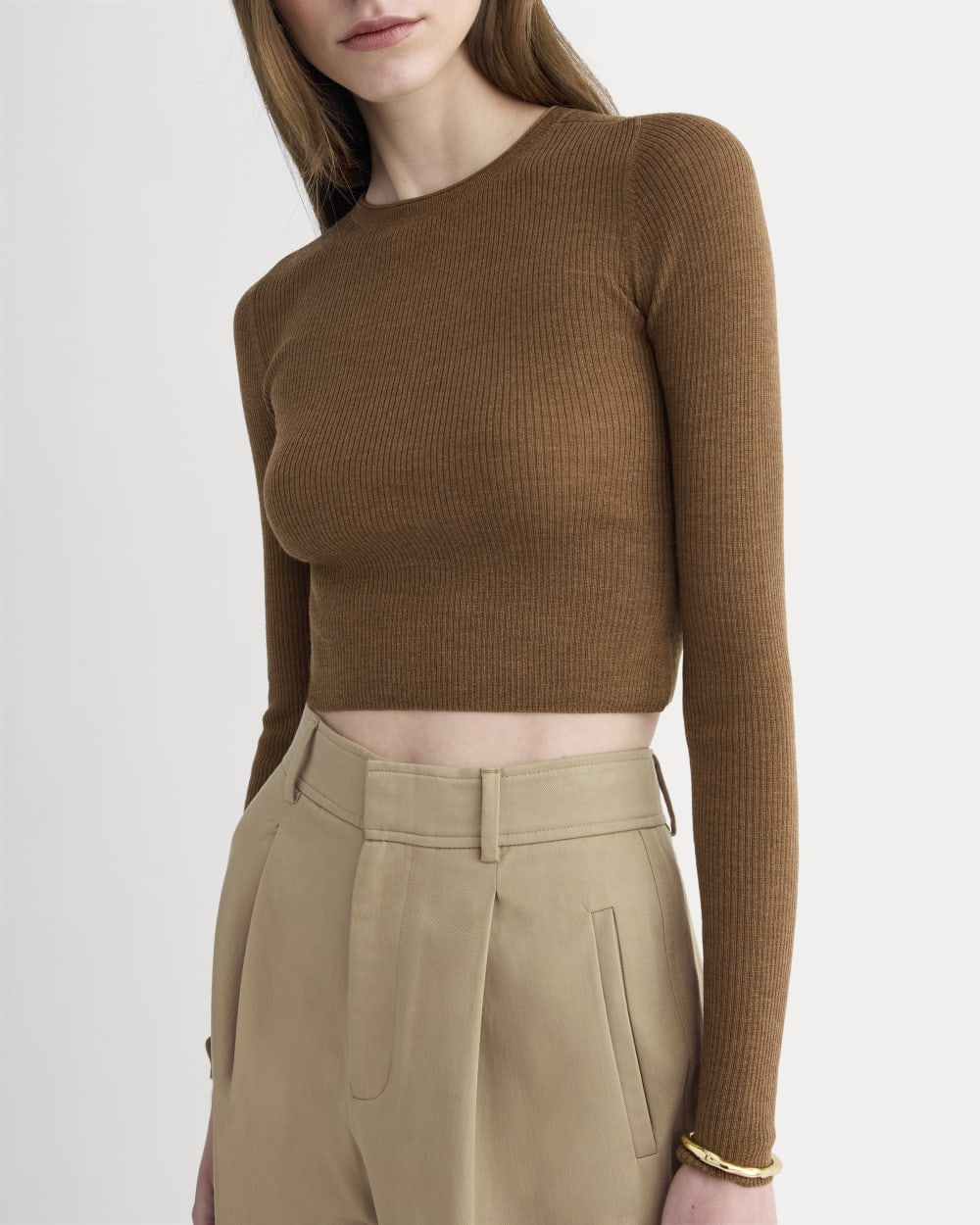 The Cropped Crew Top in Ultrafine Merino in Heathered Toffee — detail view