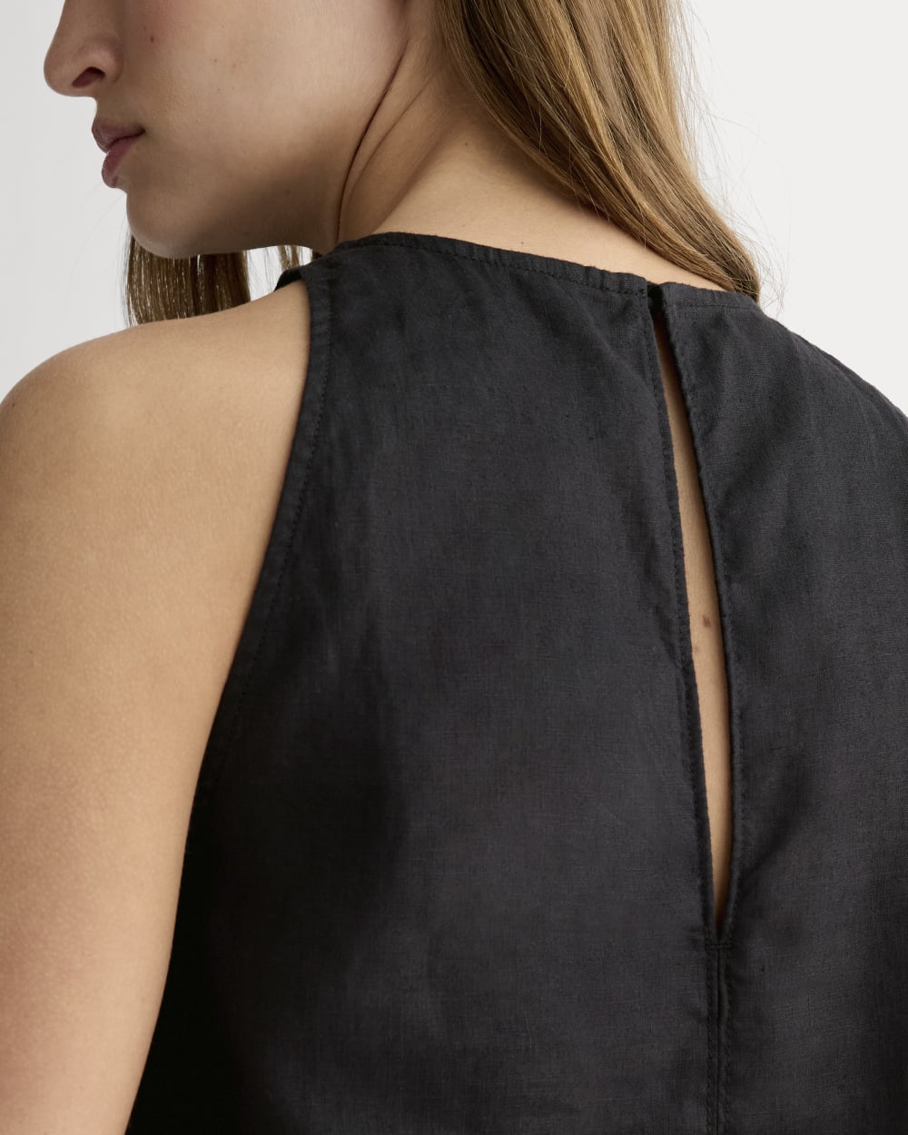 The Linen High-Neck Tank in Black — detail view