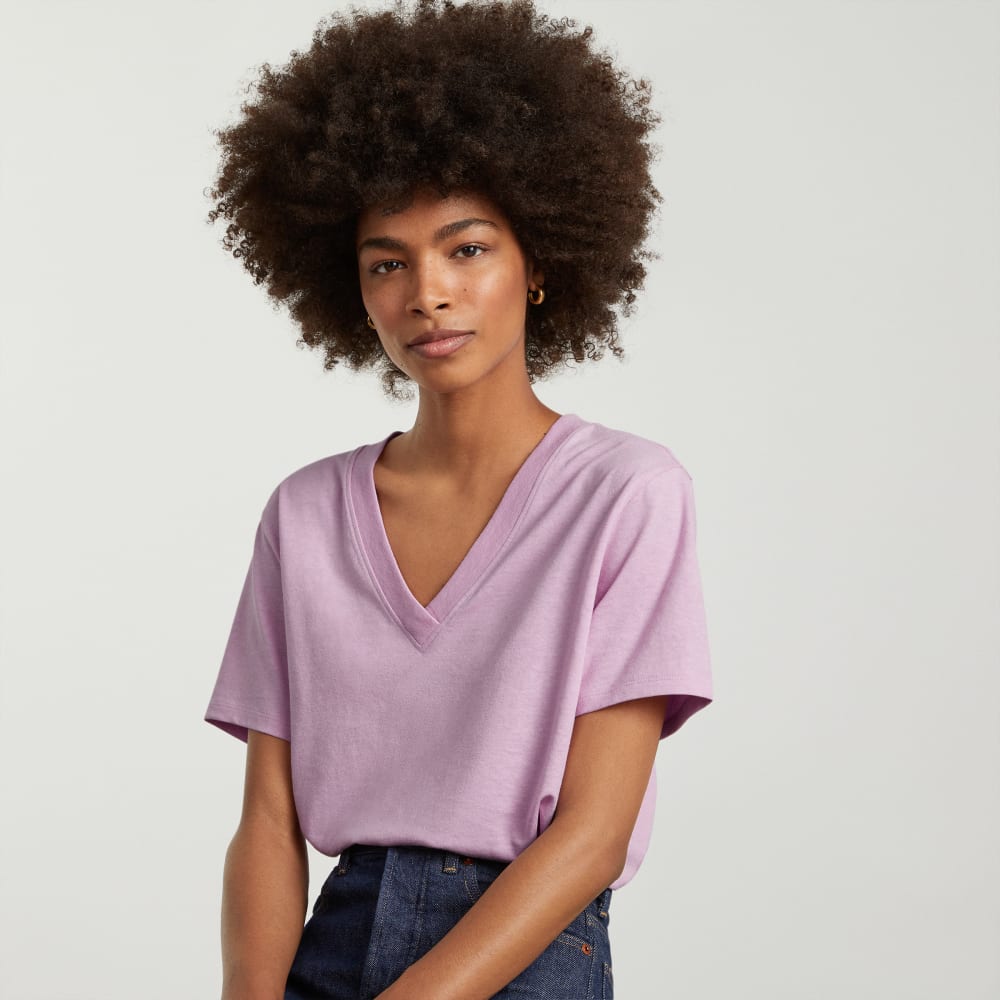 The Vintage V-Neck Hemp Tee in Lilac — detail view
