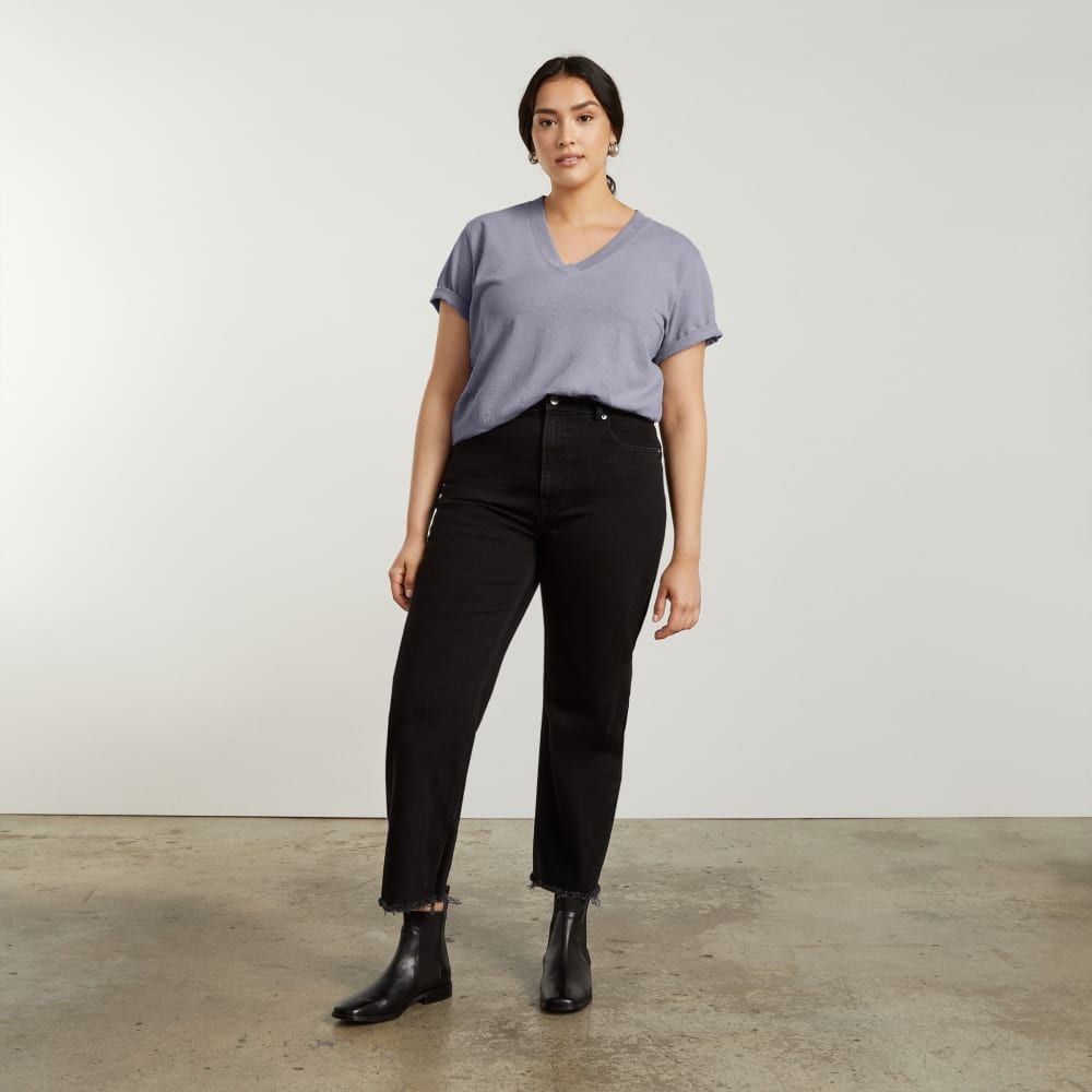 The Vintage V-Neck Hemp Tee in Lilac Grey — detail view