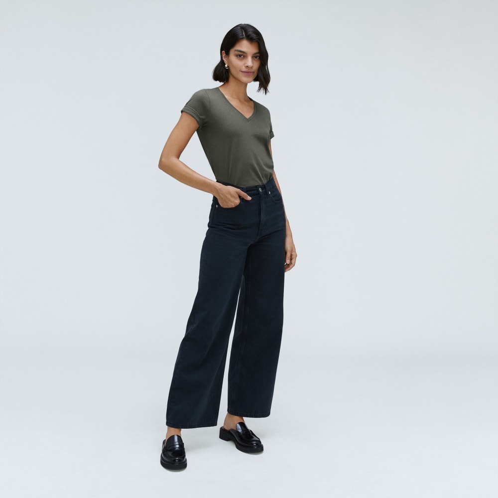 The Organic Cotton V-Neck in Kambaba — detail view