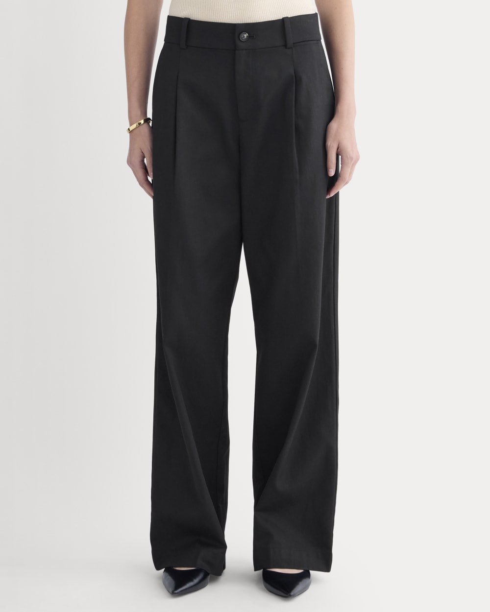 Wide-Leg Trouser in Buttersmooth in Black — detail view