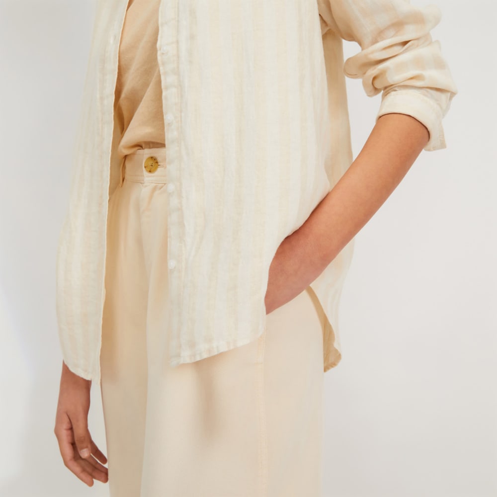 The Must-Have Shirt in Linen in Brazilian Sand / Canvas Tan — detail view
