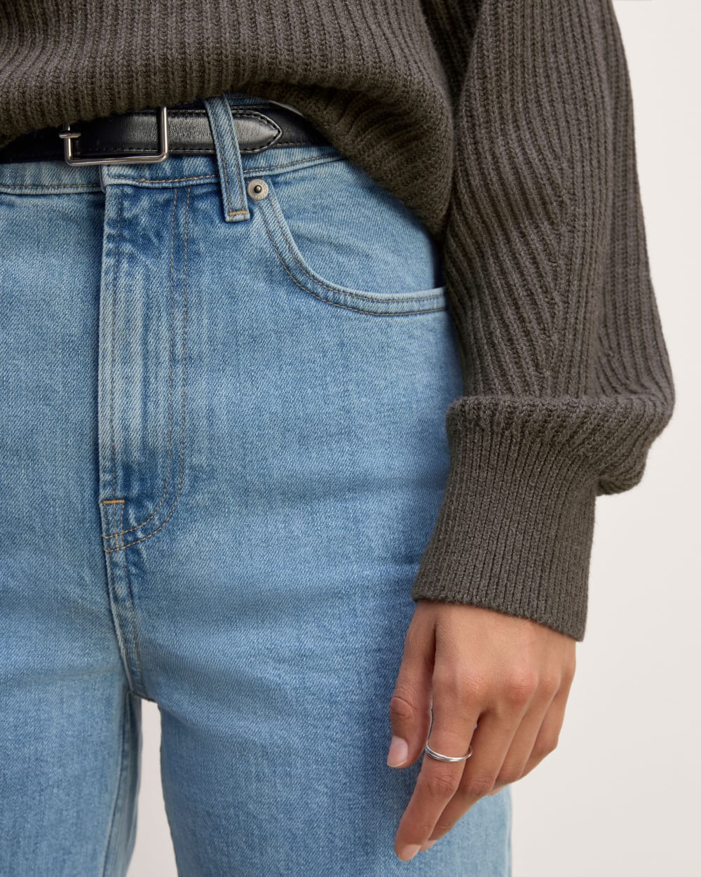 The Cocoon Crew in Everyday Cotton in Heathered Charcoal — detail view