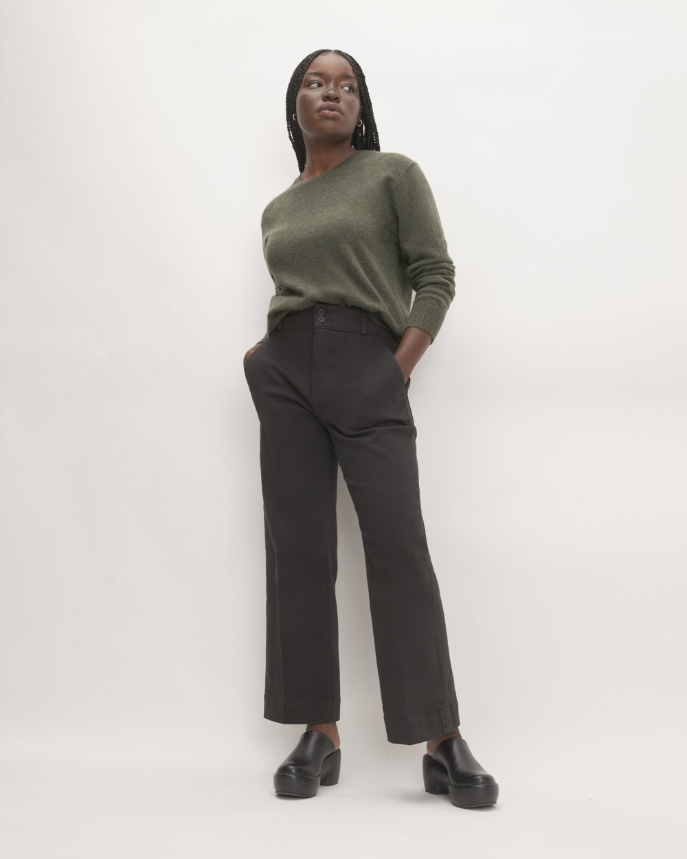 The Classic Crew in Cashmere in Heathered Army Green — detail view