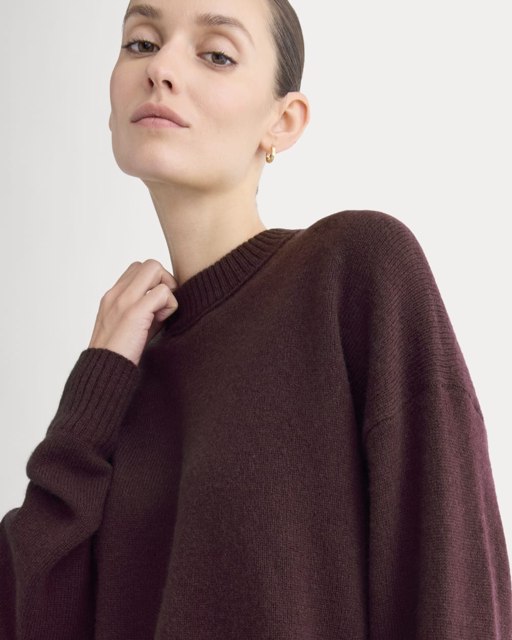 Cashmere Boyfriend Sweater in Wine — detail view