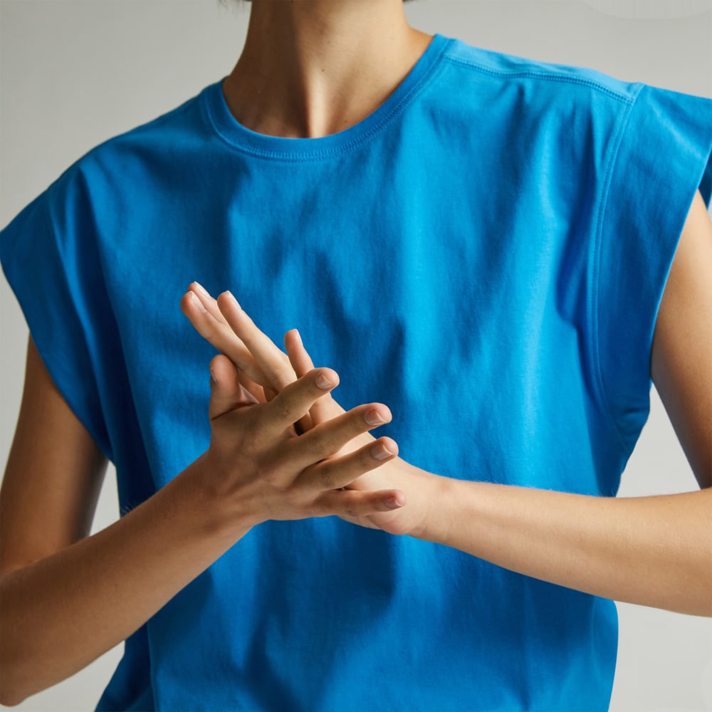 The Muscle Tee in Essential Cotton in Brilliant Blue — alternate view