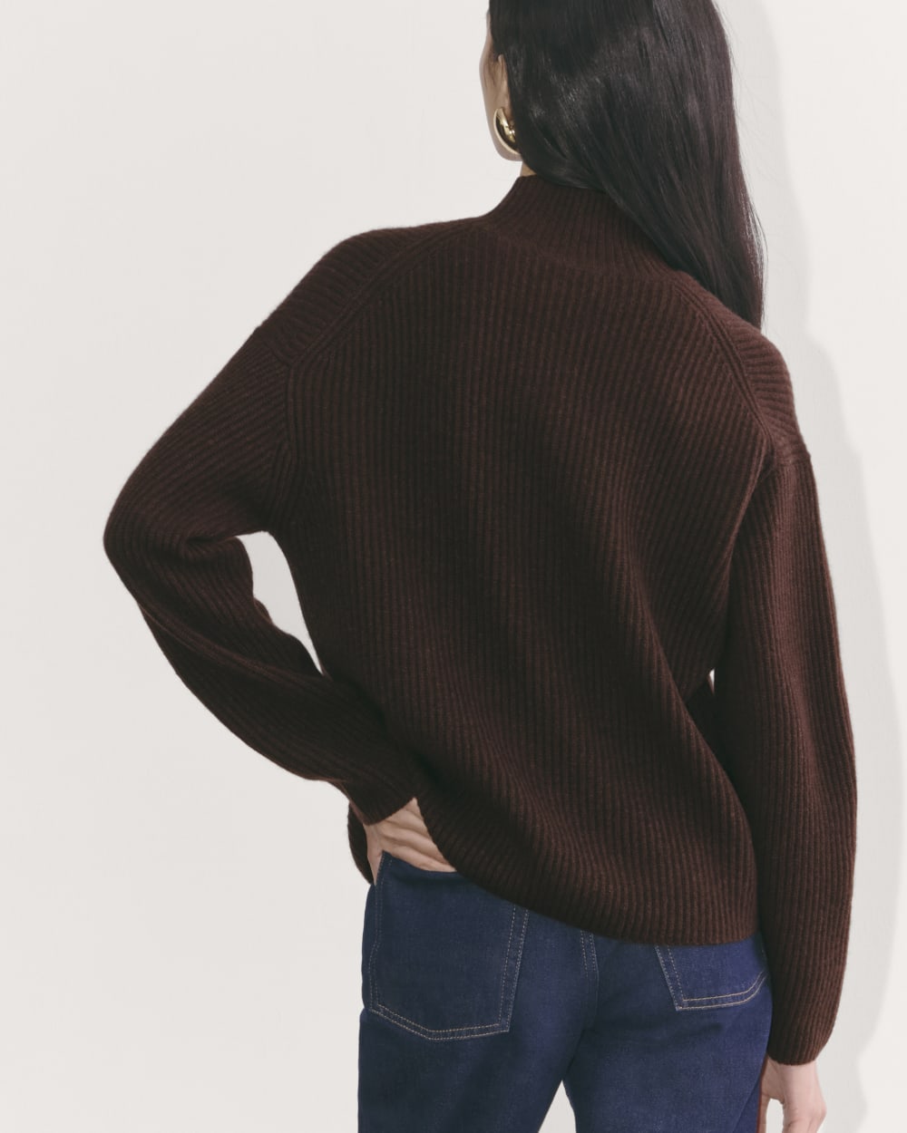 The Cocoon Henley in Wool Cashmere in Americano — detail view