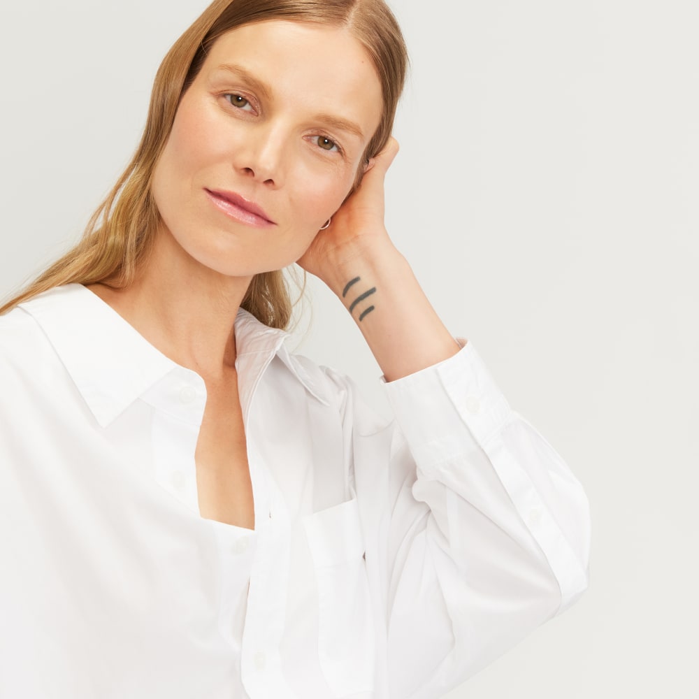 The Poplin Tie Back Shirt in White — detail view