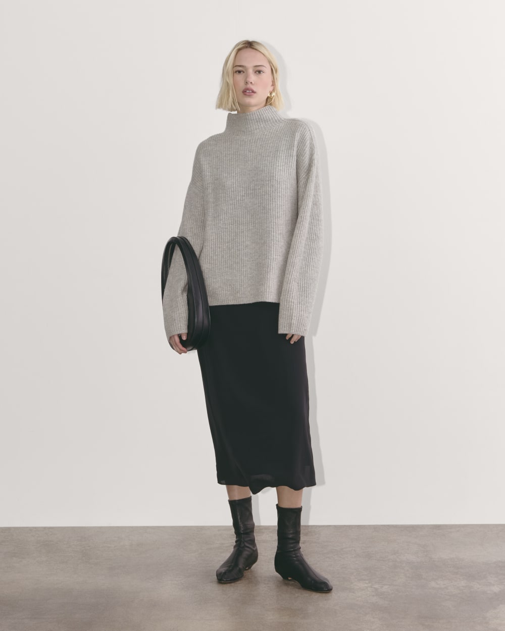 The Fisherman Turtleneck in Wool Cashmere in Light Heather Grey — detail view