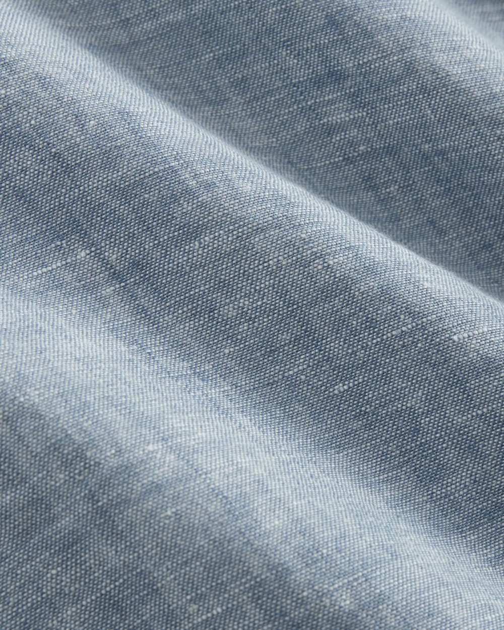 The Must-Have Shirt in Linen in Chambray — detail view
