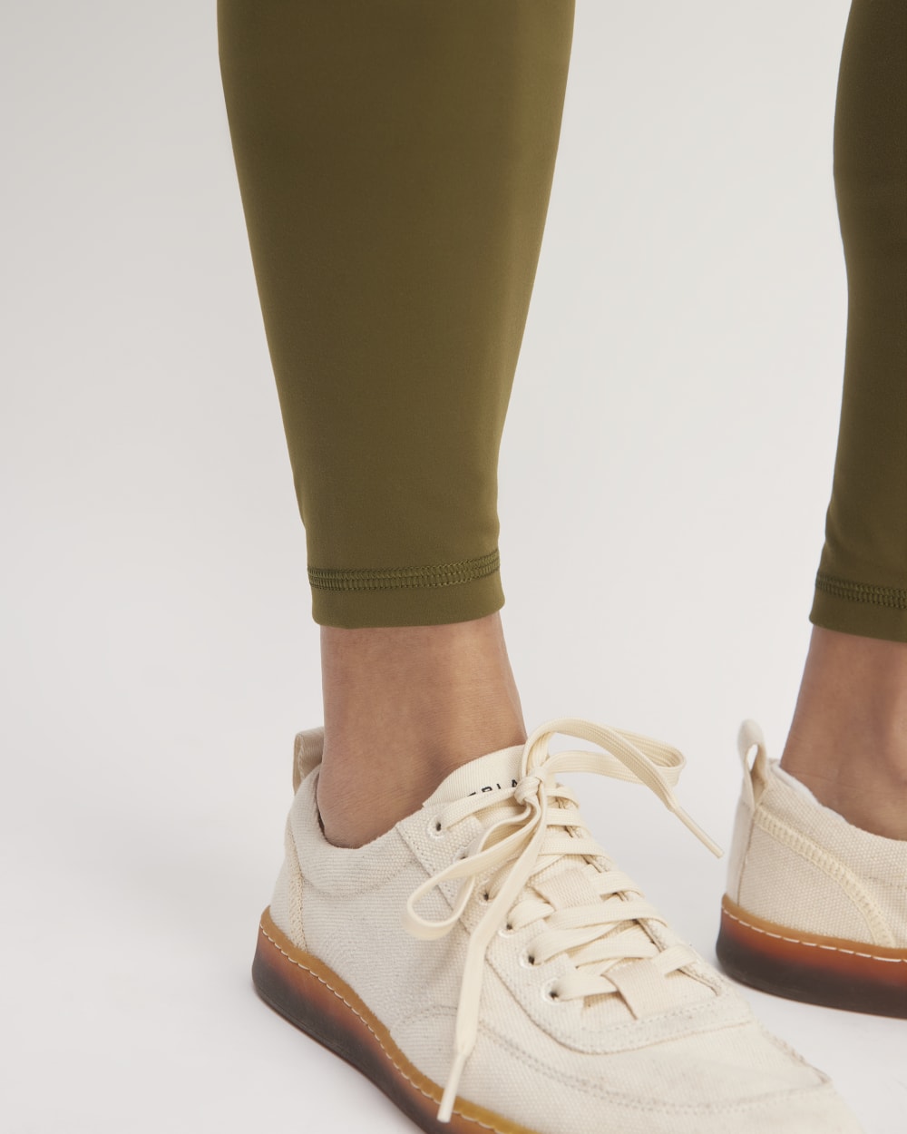 The Perform 24/7 Legging in Beech — detail view