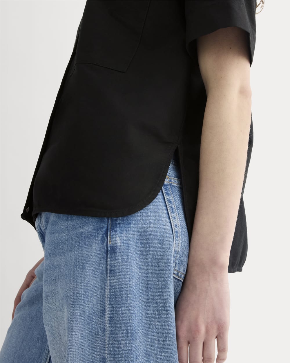 The Short-Sleeve Boxy Oxford in Black — detail view