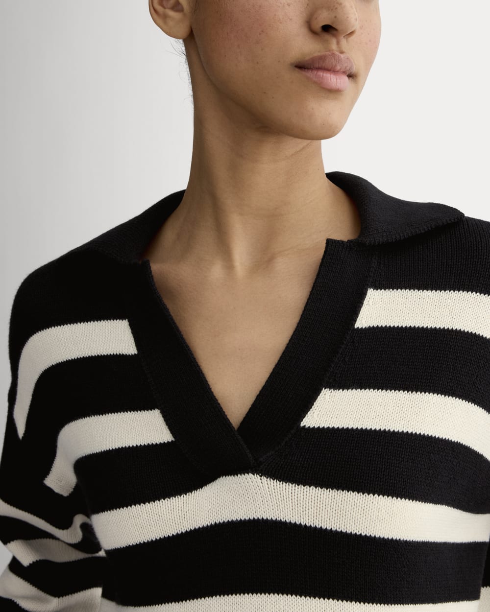 The Boxy Polo in Everyday Cotton in Black / Canvas — detail view
