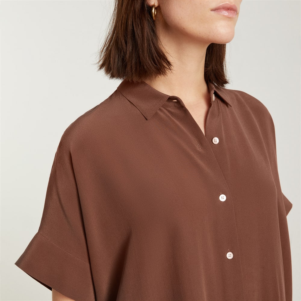 The Boxy Shirt in Washable Silk in Cinnamon — detail view