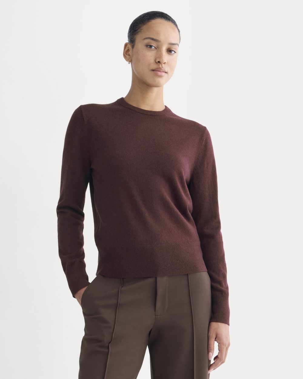 Cashmere Slim Crew Sweater in Wine — detail view