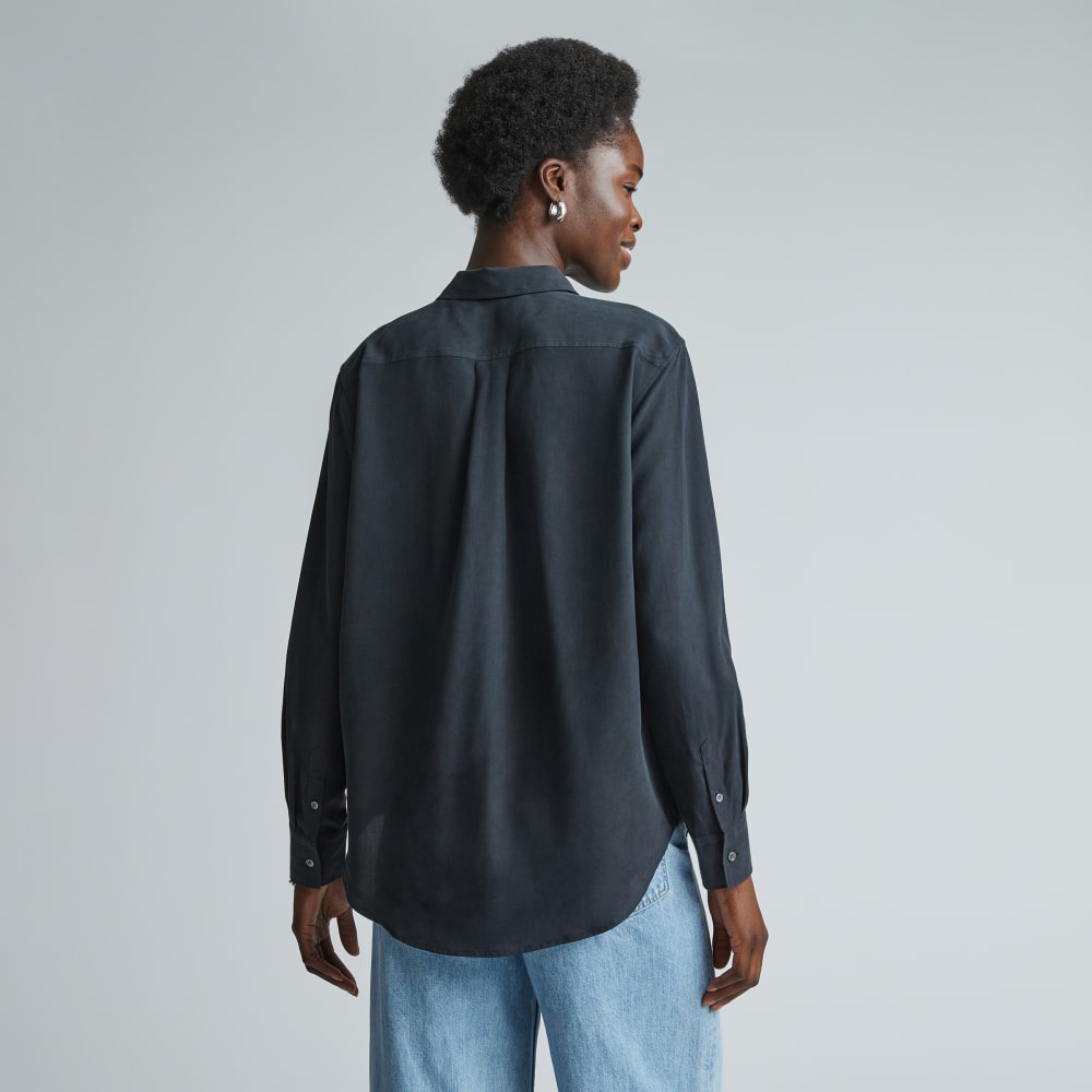 The Washable Silk Relaxed Shirt in Washed Black — detail view