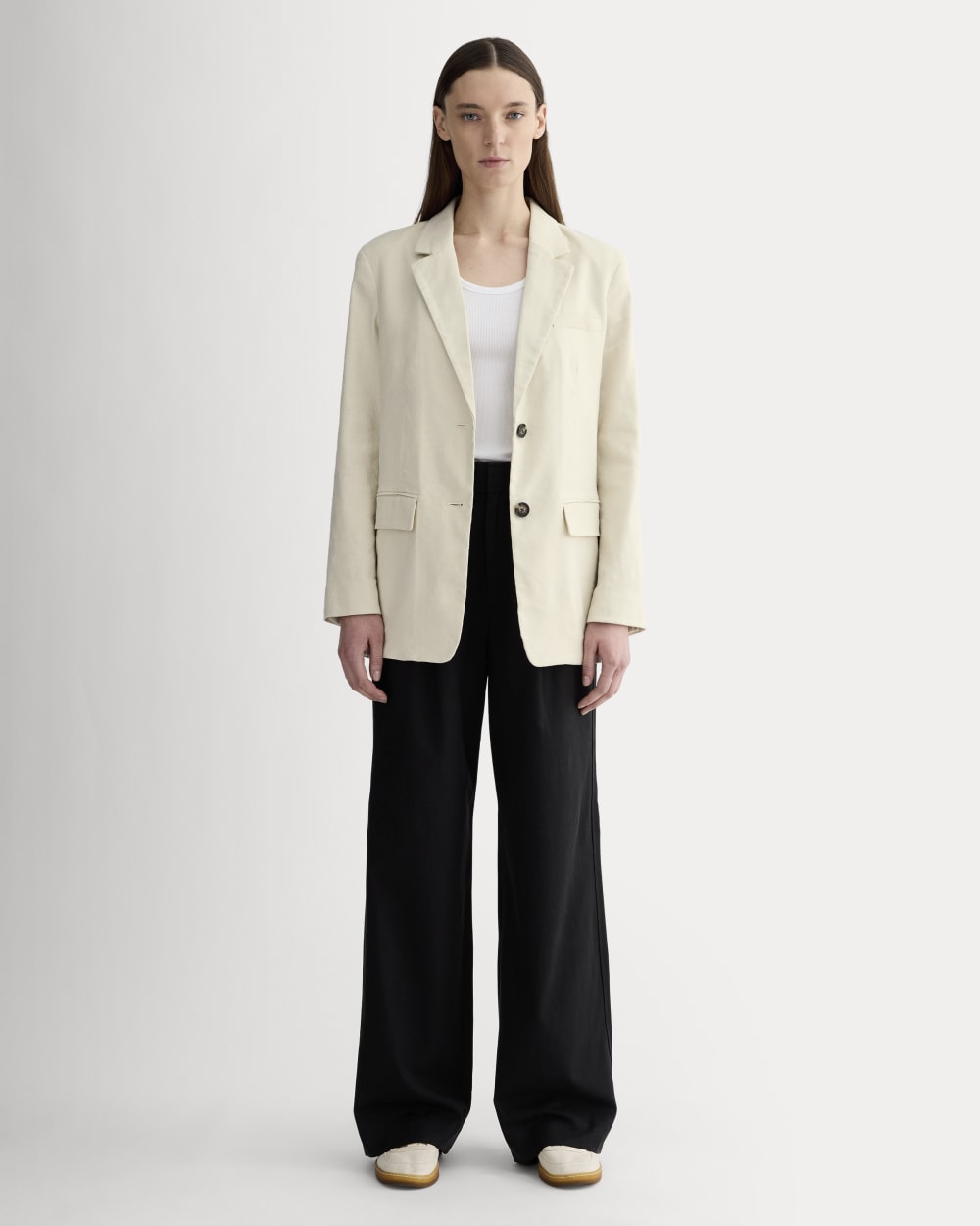 The Oversized Blazer in Stretch Linen in Birch — detail view