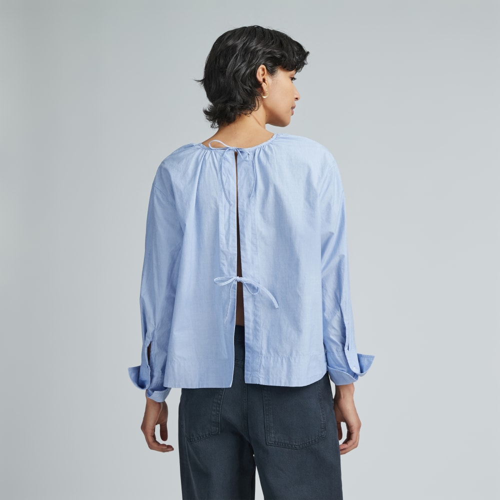 The Poplin Breeze Shirt in Light Blue — detail view