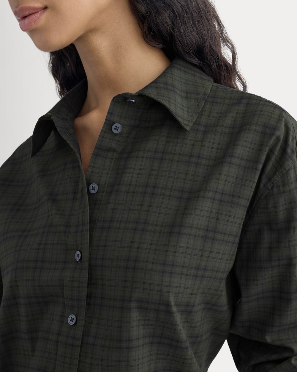 Everyday Shirt in Silky Cotton in Duffle Bag Plaid — detail view