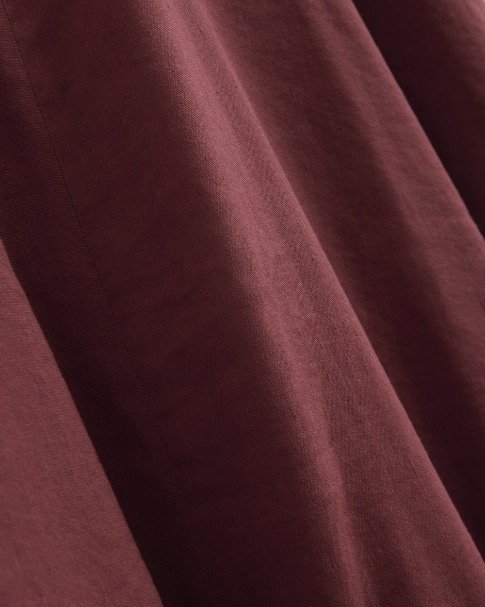 Tie-Neck Dress in Stretch Linen in Henna Red — detail view