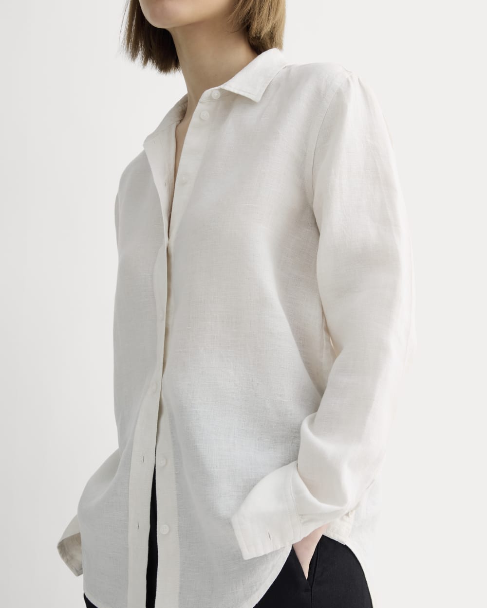 The Must-Have Shirt in Linen in Natural Chambray — detail view