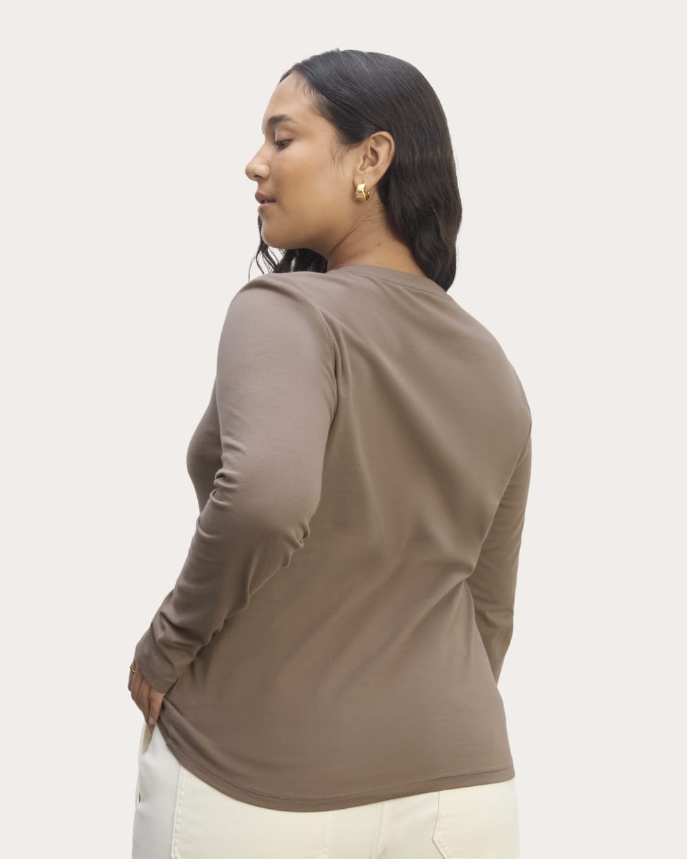 The Slim Long-Sleeve Crew in Essential Cotton in Clay — detail view