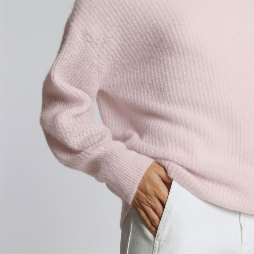 The Cocoon Crew in Alpaca in Tinted Lilac — detail view