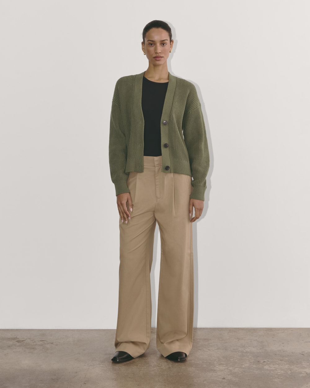The Boxy Cardigan in Everyday Cotton in Kalamata — detail view