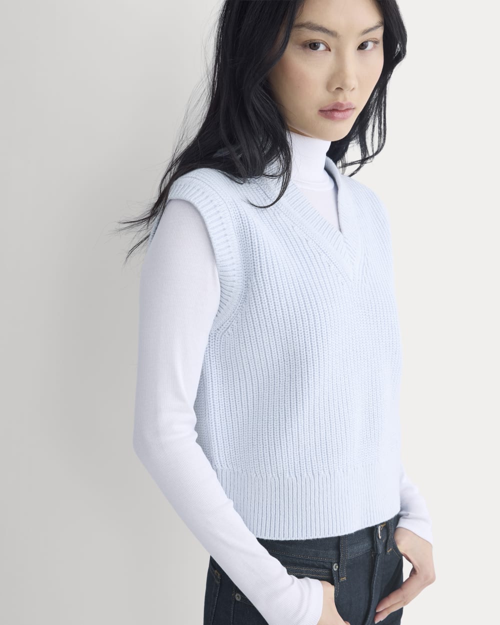 Ribbed V-Neck Vest in Everyday Cotton in Skywriting — detail view
