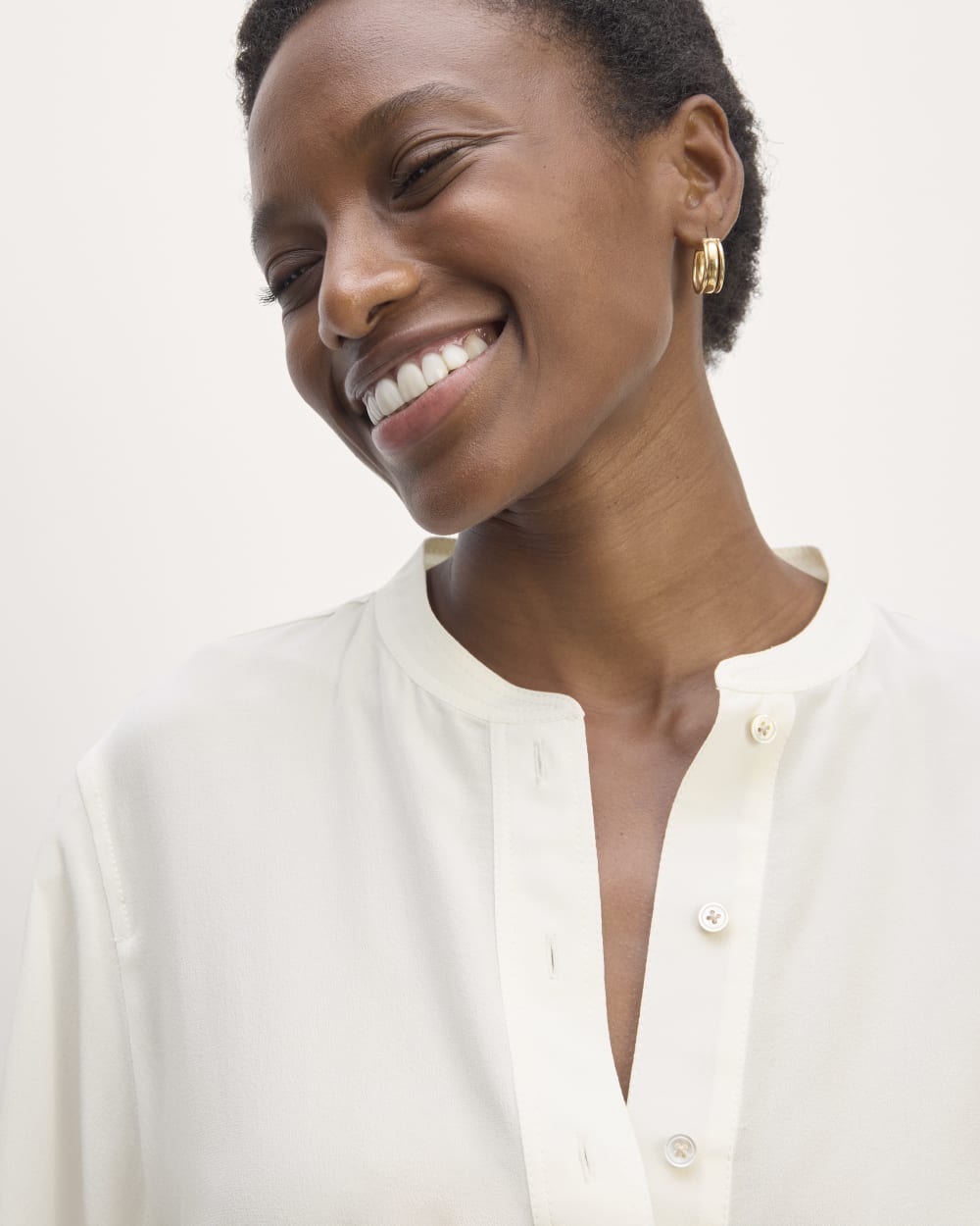 The Henley Shirt in Washable Silk in Off-White — detail view