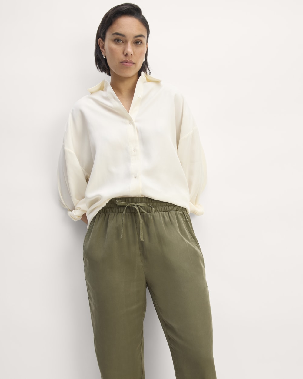 The Tapered Pant in Butterlite in Kalamata — detail view
