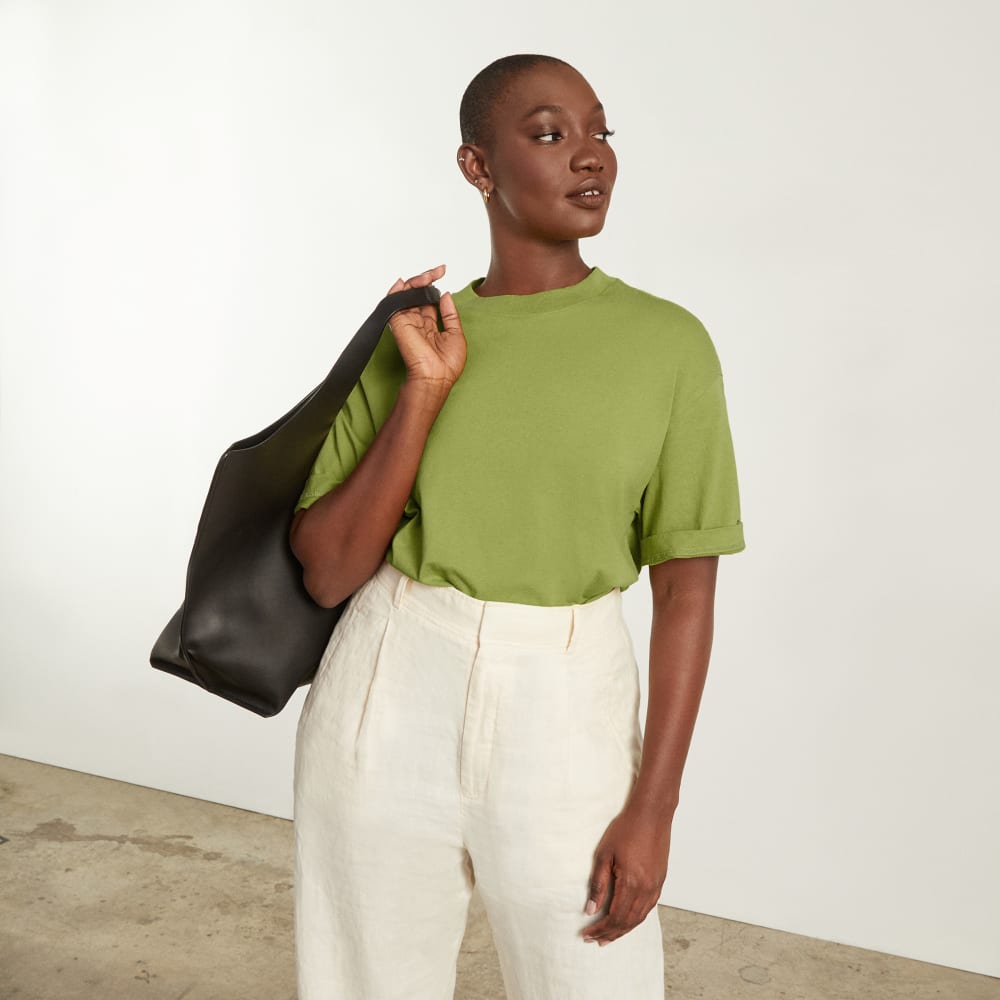 The Premium Weight Relaxed Tee in Pepper — detail view