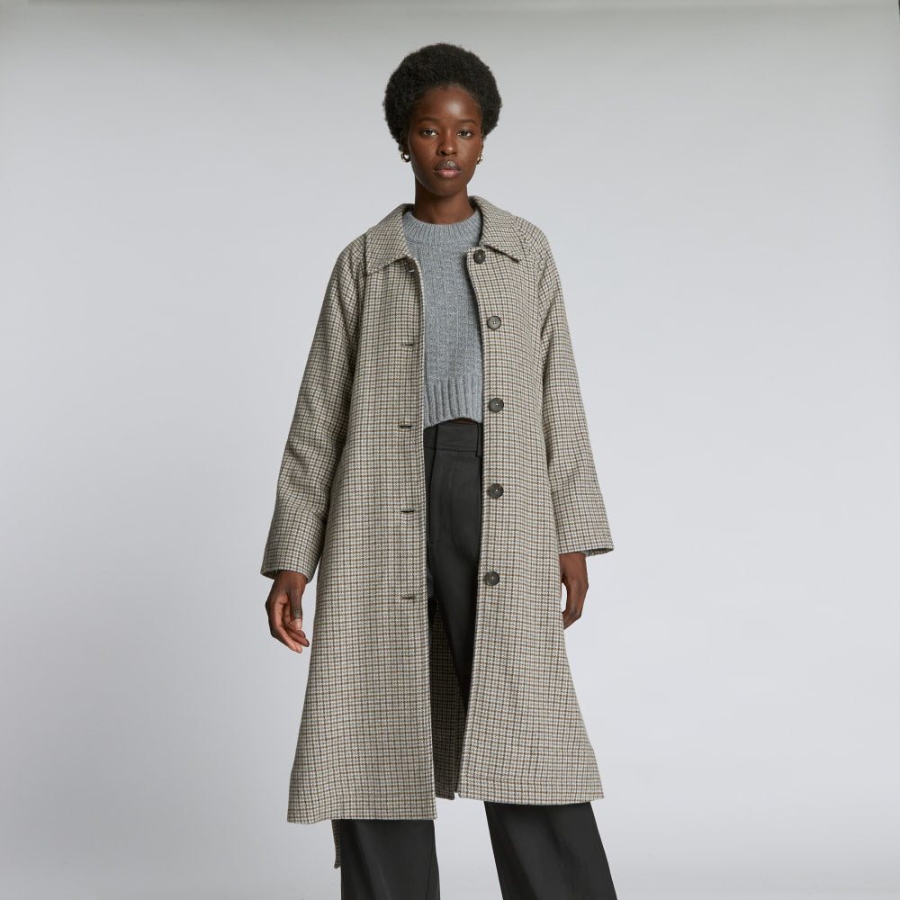 The Italian ReWool® Trench in Pewter Houndstooth — detail view