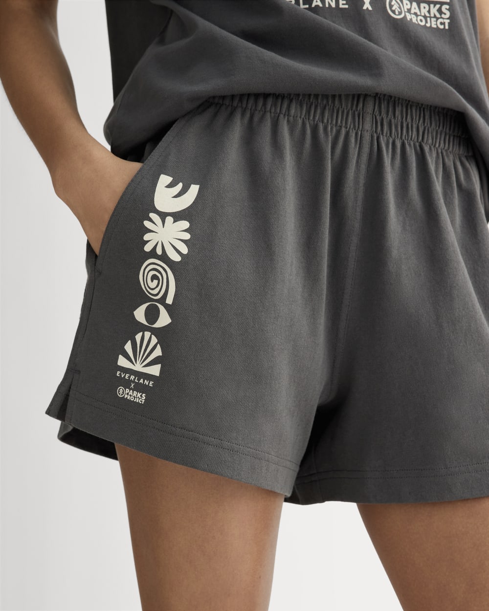 The Everlane x Parks Project Off-Duty Short in Forged Iron / Natural — detail view