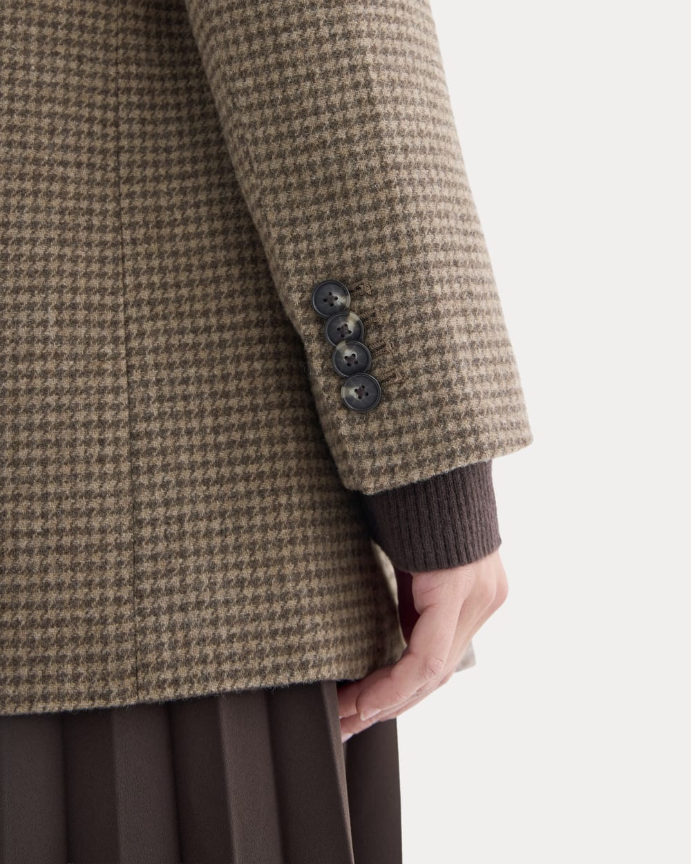 The Oversized Blazer in Wool in Brown Houndstooth — detail view