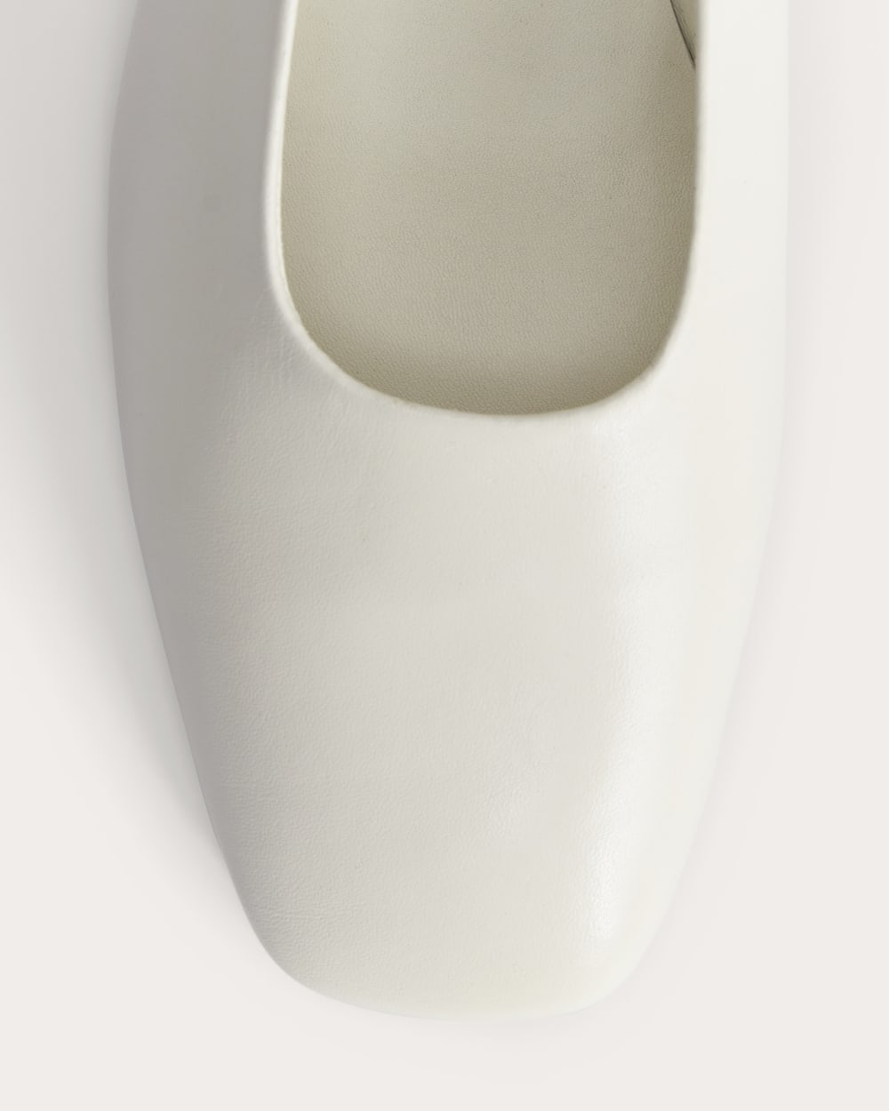 The Gallery Pump in Canvas — detail view