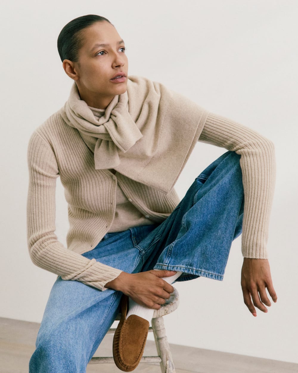 Cashmere Ribbed V-Neck Cardigan in Heather Light Camel — detail view